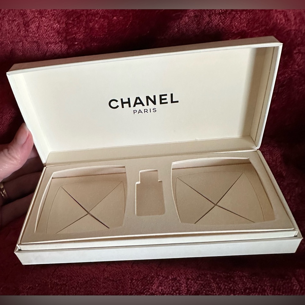 Chanel Empty Box - Picture 4 of 9